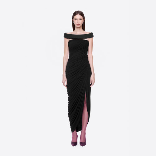 Dame Elegant aftenkjole med off-shoulder-design og raffineret drapering Skovae