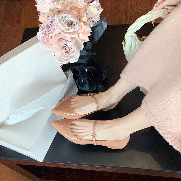 Dame elegante Ballerinas med moderne rem og skinnende overflade Stilla