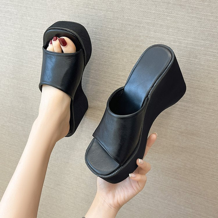 Dame Wedge-sandaler med elegant snit og komfortabel platform Stilla