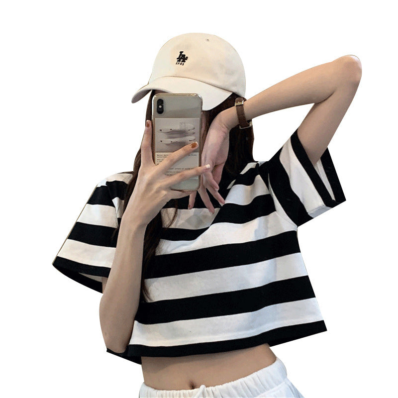 Kvinder Cropped T-Shirt med Stribet Mønster og Casual Snit Skovae