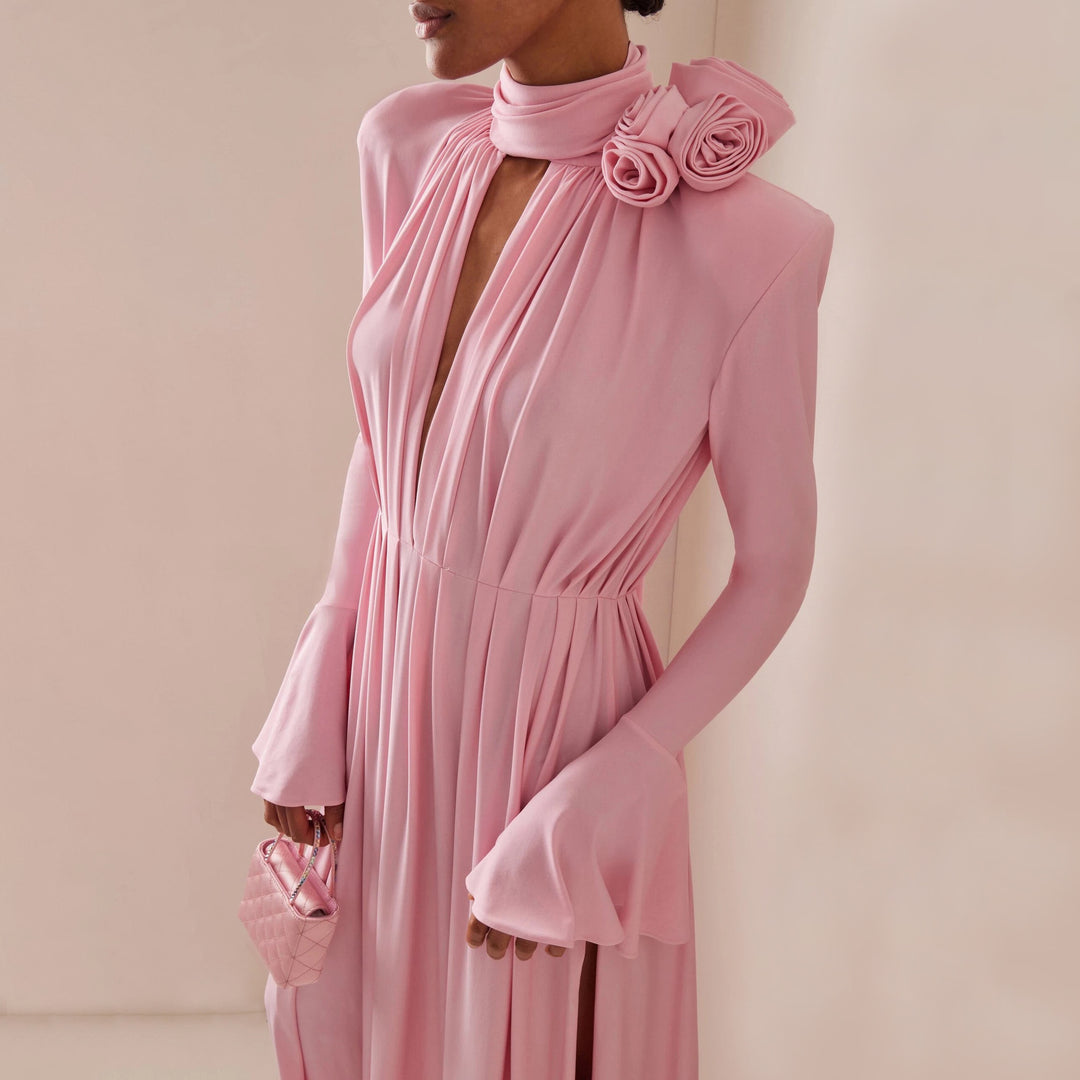 Dame Elegant Maxikjole med flydende stof og kunstneriske blomsterapplikationer Stilla