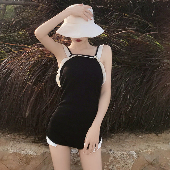 Dame one-piece badesuit med ruffles og sporty design Skovae