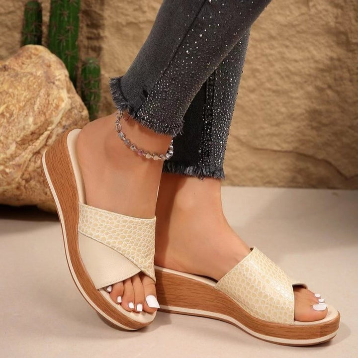 Dame Wedge-pantoletten med elegante korkdetaljer og skridsikker bund Stilla