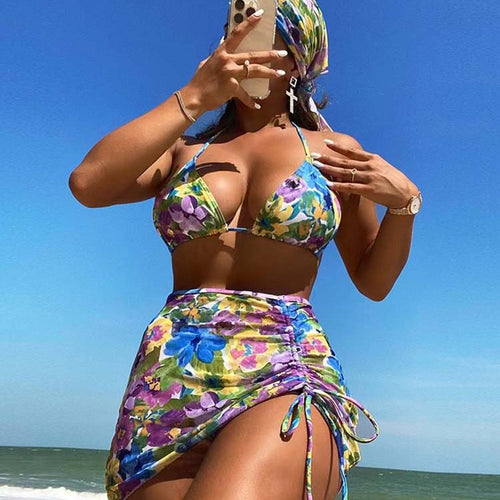 Dame trekantet blomstertil bikini med justerbar sarong Stilla