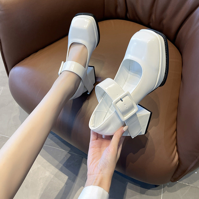 Dame Plateau-Pumps med justerbar rem og skridsikker sål Stilla