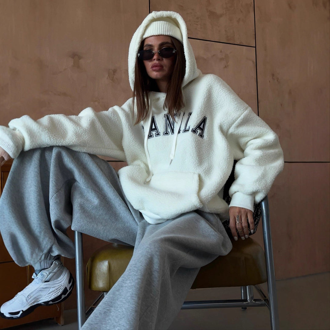 Kvinders oversized fleece hoodie med broderet logo Stilla