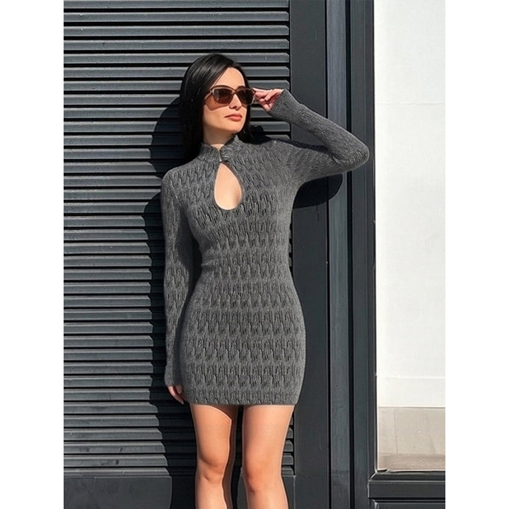 Damen figurbetontes Kurzarmkleid mit modernen Rippstrukturen Skovae