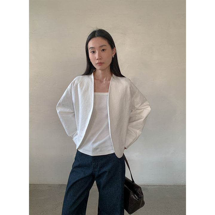 Dame stilfuld kort jakke i moderne kimono-design med sidelommer Stilla