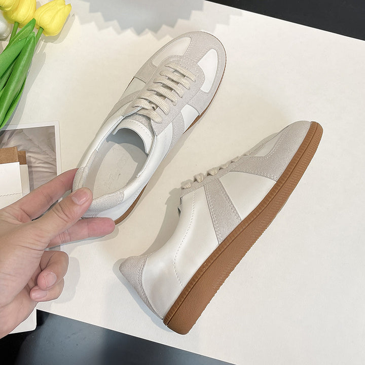 Dame mode Sneakers med kombineret læder- og ruskindsdesign og skridsikker sål Stilla