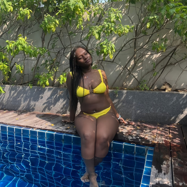 Dame bikini-sæt med elegant knude-detalje og høj kvalitet bindemønster Skovae