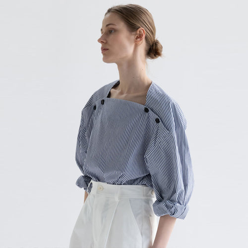 Kvinders fashionable bluse med innovative knapdetaljer Stilla