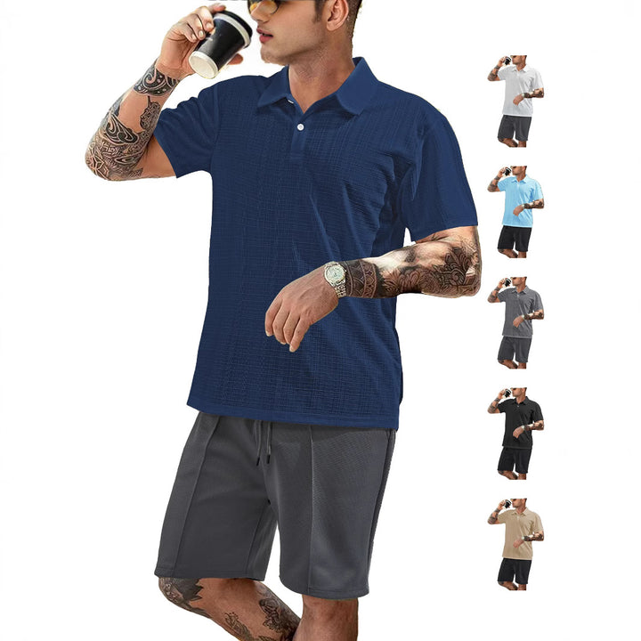 Herrer to-delt sommer-rejse-sæt med tekstureret kortærmet poloshirt og funktionelle mesh-shorts Skovae