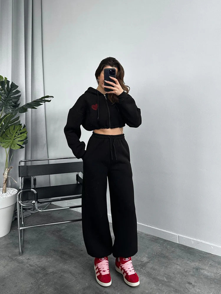 Kvinders sporty crop hoodie med løs pasform og komfortable joggers Skovae