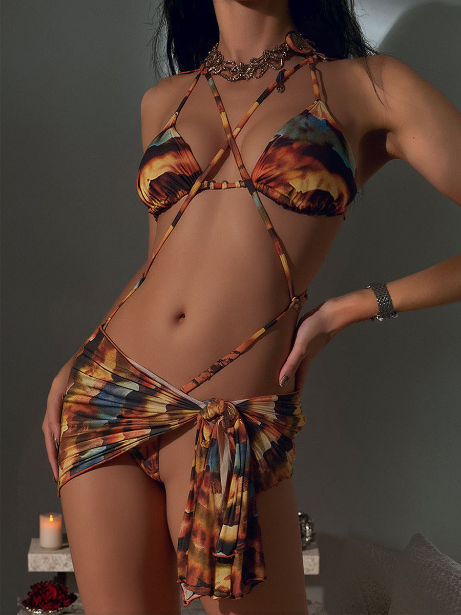 Damer trianglet bikini med moderne indpakningsnederdel og elegant bindingsmulighed Skovae