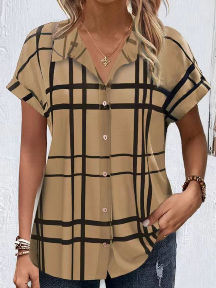 Dameternetternet Bluse med moderne design og to knapstolper Stilla