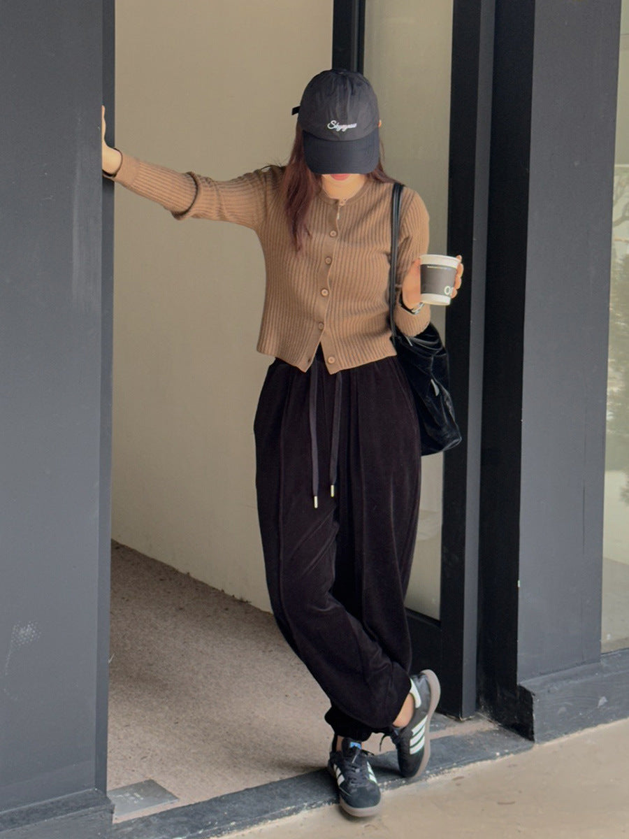 Dame behagelige sweatpants lavet af blødt velourstof med elastisk talje og snoretræk Stilla