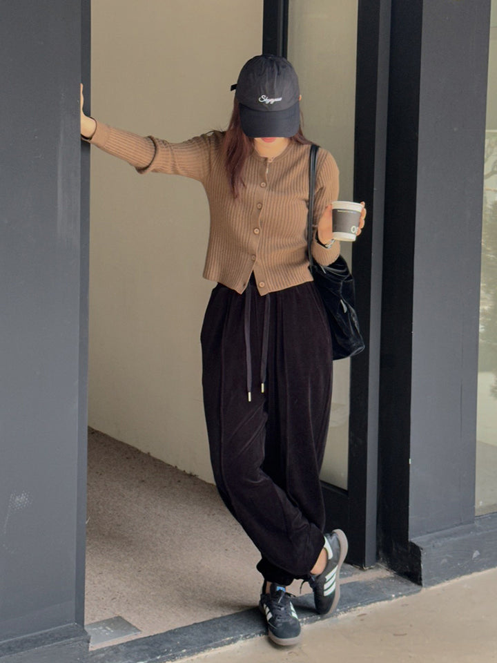 Dame behagelige sweatpants lavet af blødt velourstof med elastisk talje og snoretræk Stilla
