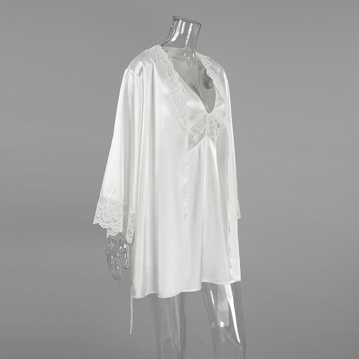 Dame Satin Morgenkåbe med elegante laceafslutninger Stilla