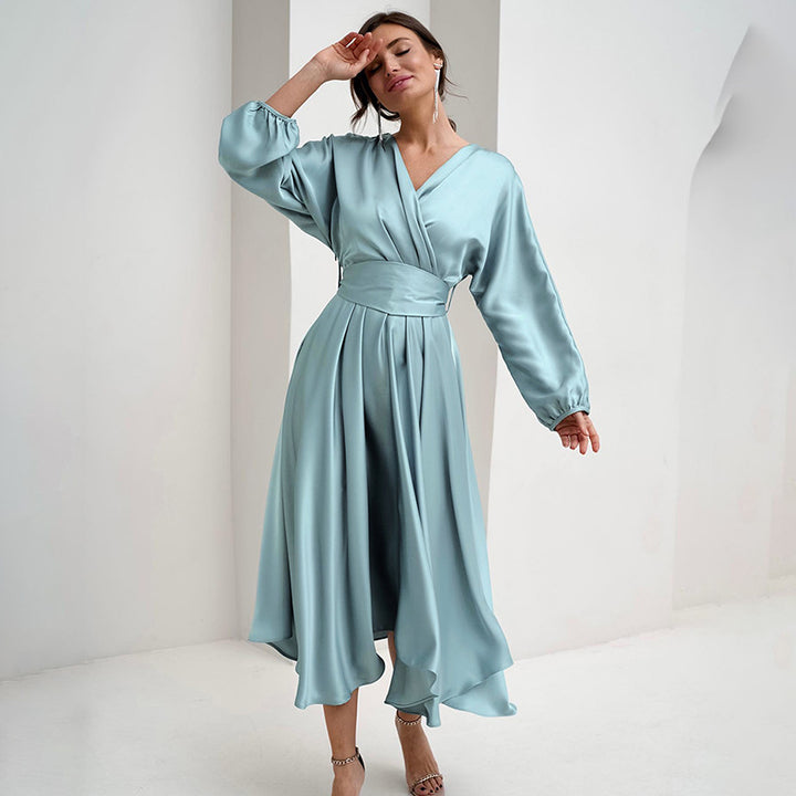 Dame omslagkjole med voluminøse ærmer og elegant satin-finish Stilla