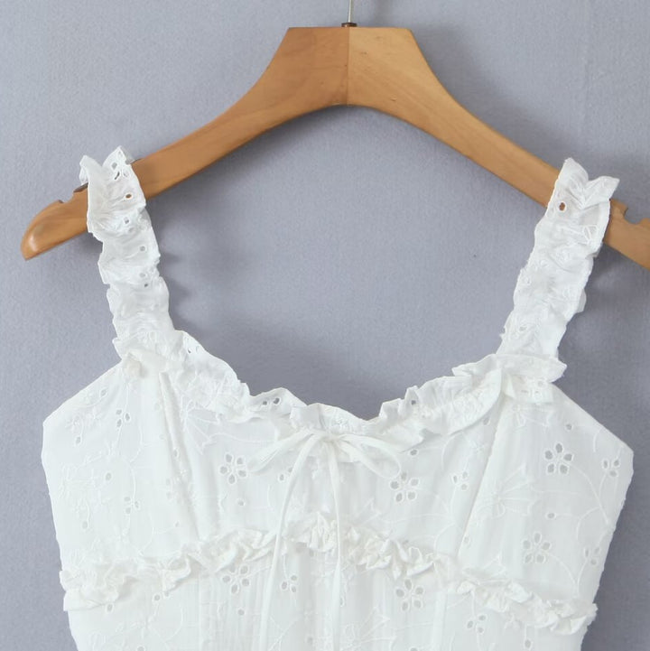 Dame let sommerkjole med sarte flæse detaljer og fin broderi Stilla