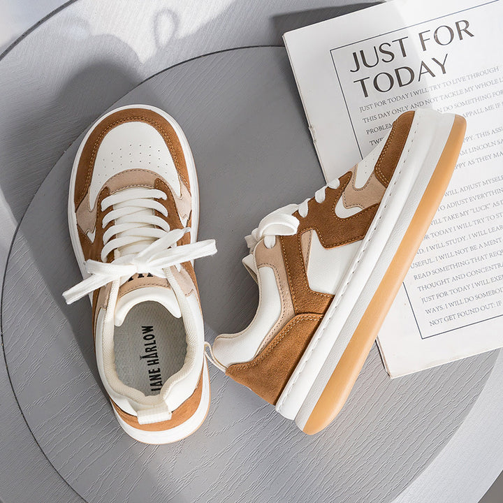 Dame sneakers med sporty design og åndbare materialer Stilla
