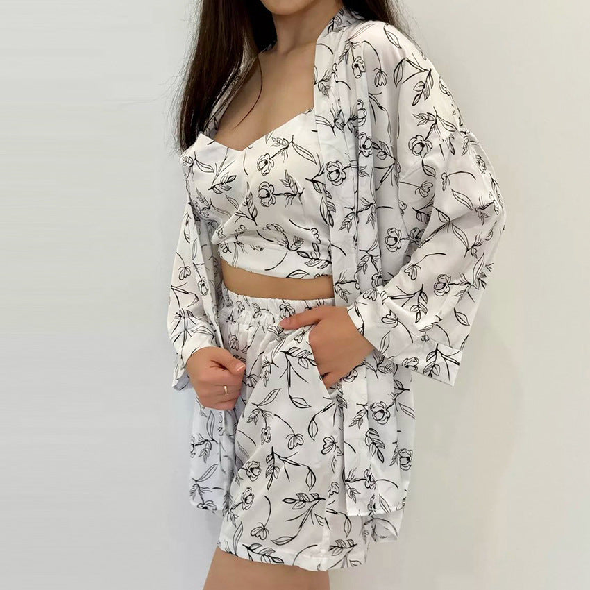 Dame pyjamasæt med detaljeret blomsterdesign og luftig pasform Stilla