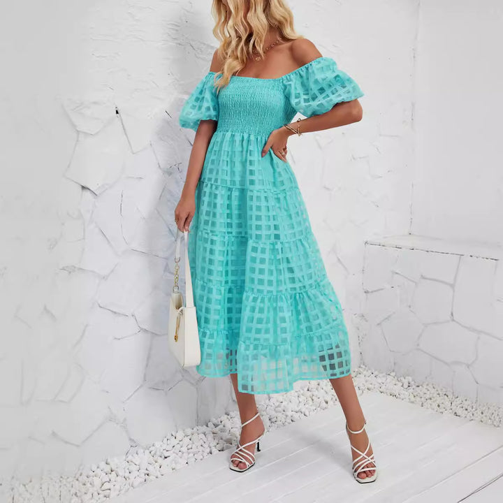 Dame Midikjole med Off-Shoulder-design og luftige Puffærmer Stilla