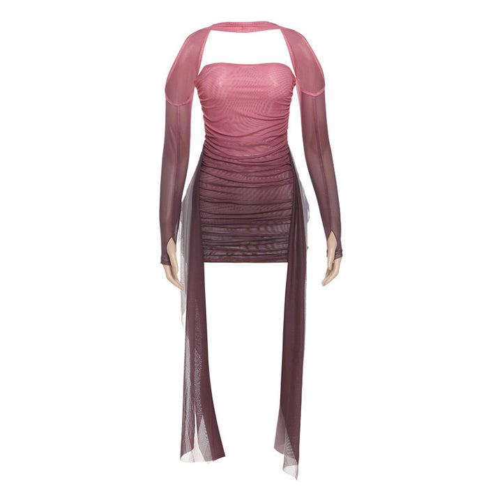Dame Elegant Langærmet Kjole med raffineret Draperingsdesign og transparente Elementer Skovae
