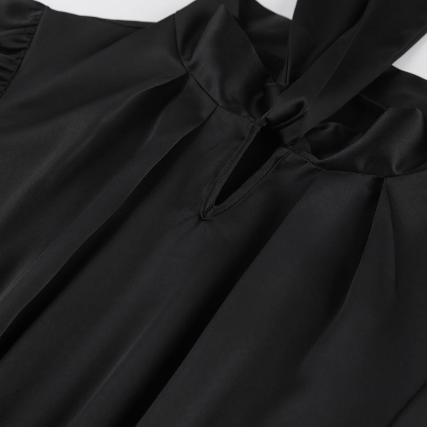 Dame Midi-kjole med elegant slipsdesign og blødt svajende kant Stilla