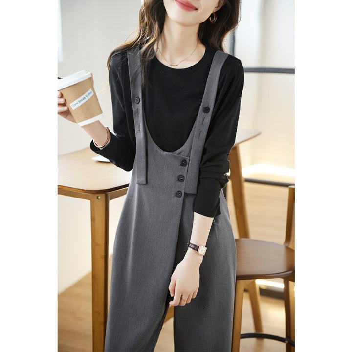 Dame dungaree med elegante knapdetaljer og feminin silhuet Stilla