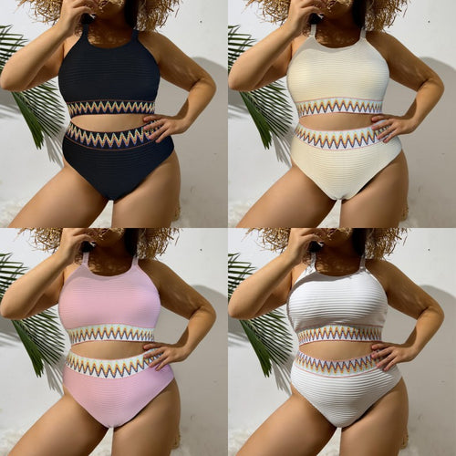 Dame Sporty to-delt badeshorts med unikt cut-out-design og farverigt banner mønster Skovae