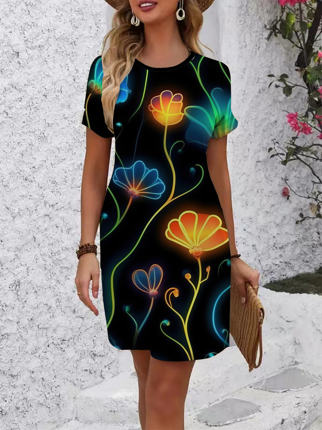 Dame komfortabel fritidskjole med livligt blomsterprint og løs pasform Skovae