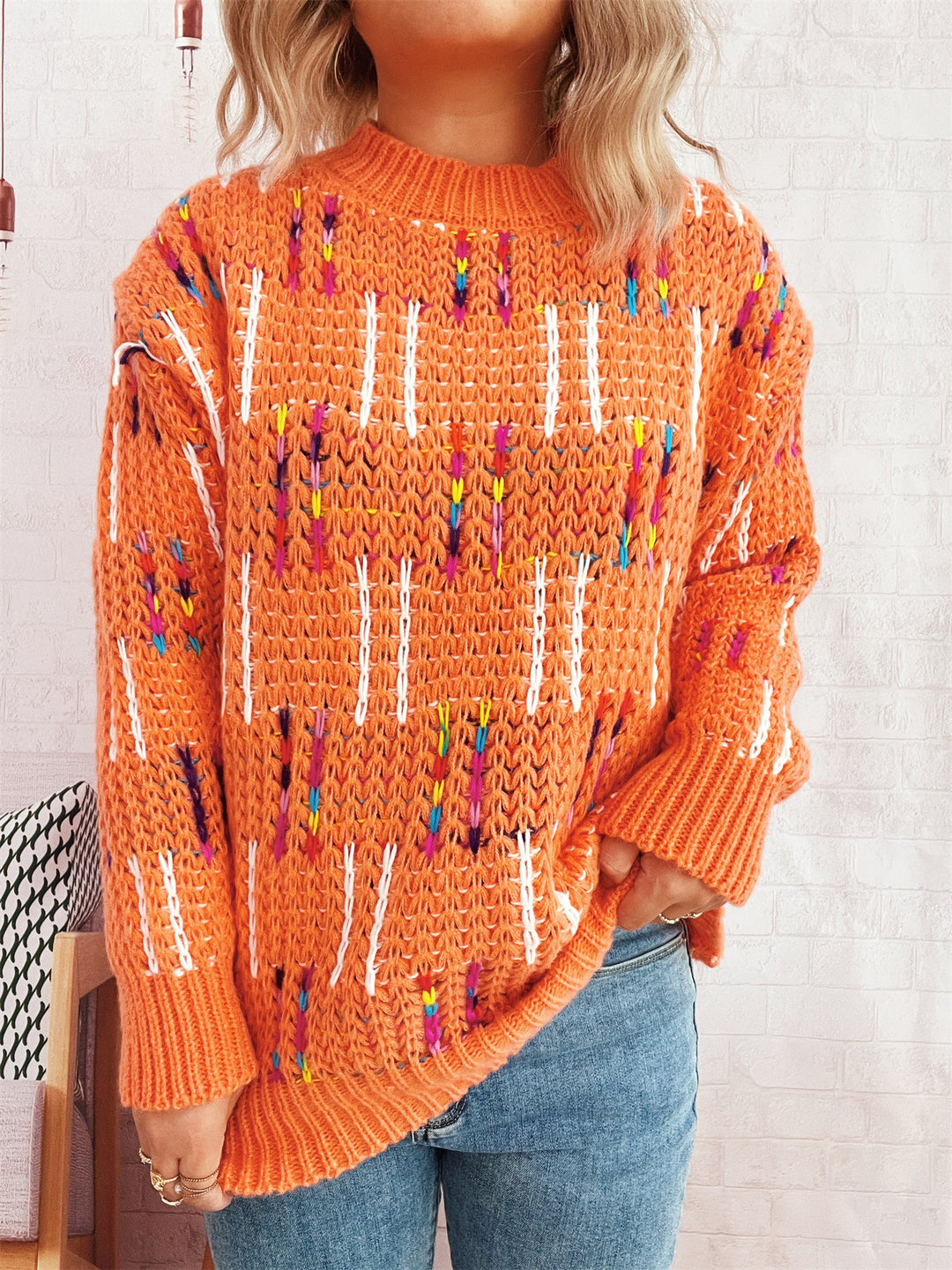 Kvinders afslappede strikkede sweater med farverige accenter Stilla