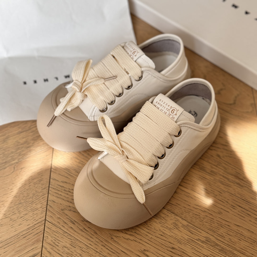 Dame Sneakers i urban stil med komfortabel snøresystem og moderne kappe Stilla