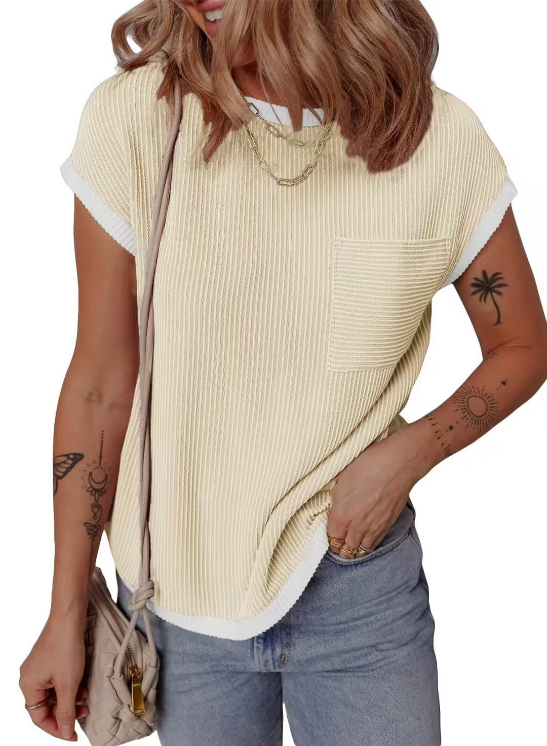 Dame fashion T-shirt med struktureret materiale og brystlomme Skovae