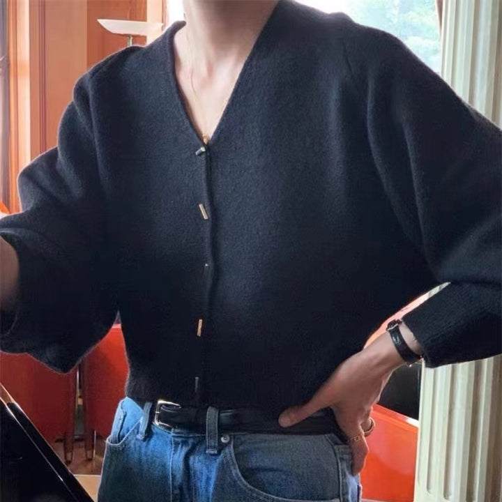 Kvinders cardigan med dyb V-hals og elegante knapper Stilla
