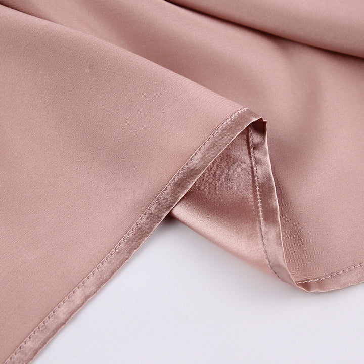 Damer Satin-nattøj med elegante fjerdetaljer Stilla