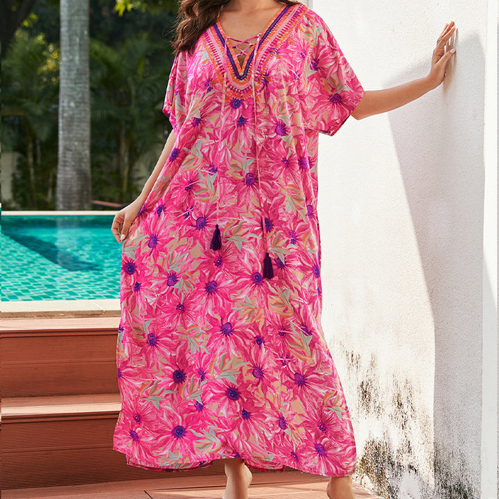 Dame strandkimono med legesygt blomsterdesign og sidelommer Stilla