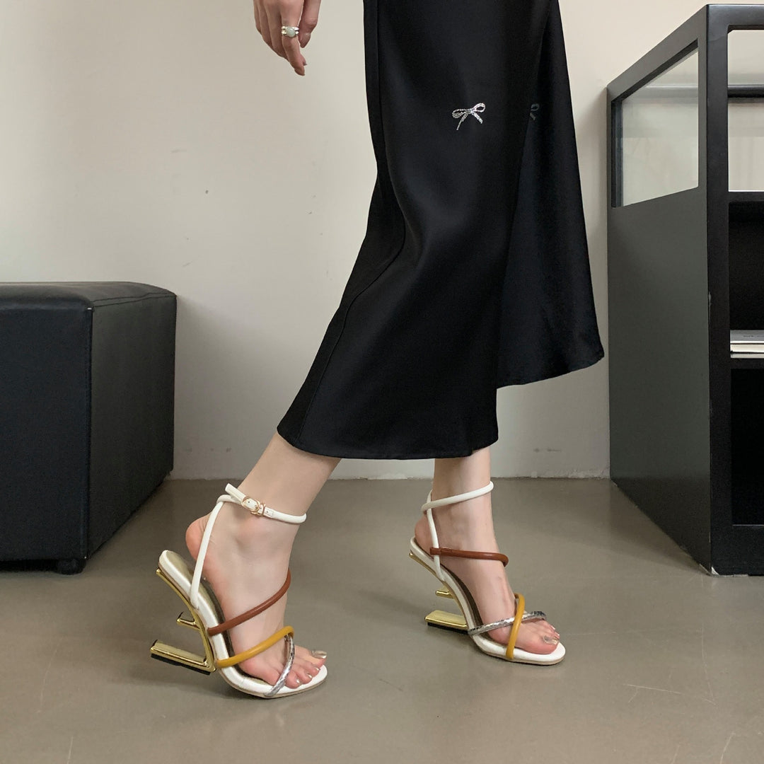 Dame elegante sandaler med moderne remme og komfortabelt fodseng Stilla