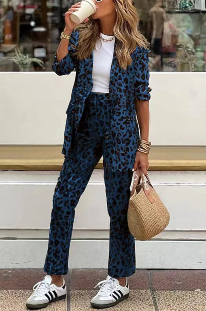 Dame elegant linnedragt sæt i leopardmønster med formsyet blazer og lige bukser Stiila