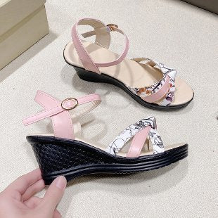Dame wedge-sandaler med fasionabel remdesign og polstret fodseng Stilla
