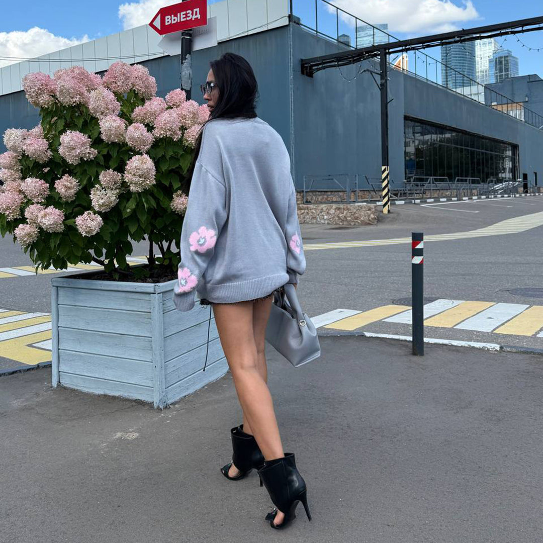 Women's chunky knitted sweater with floral design Stilla