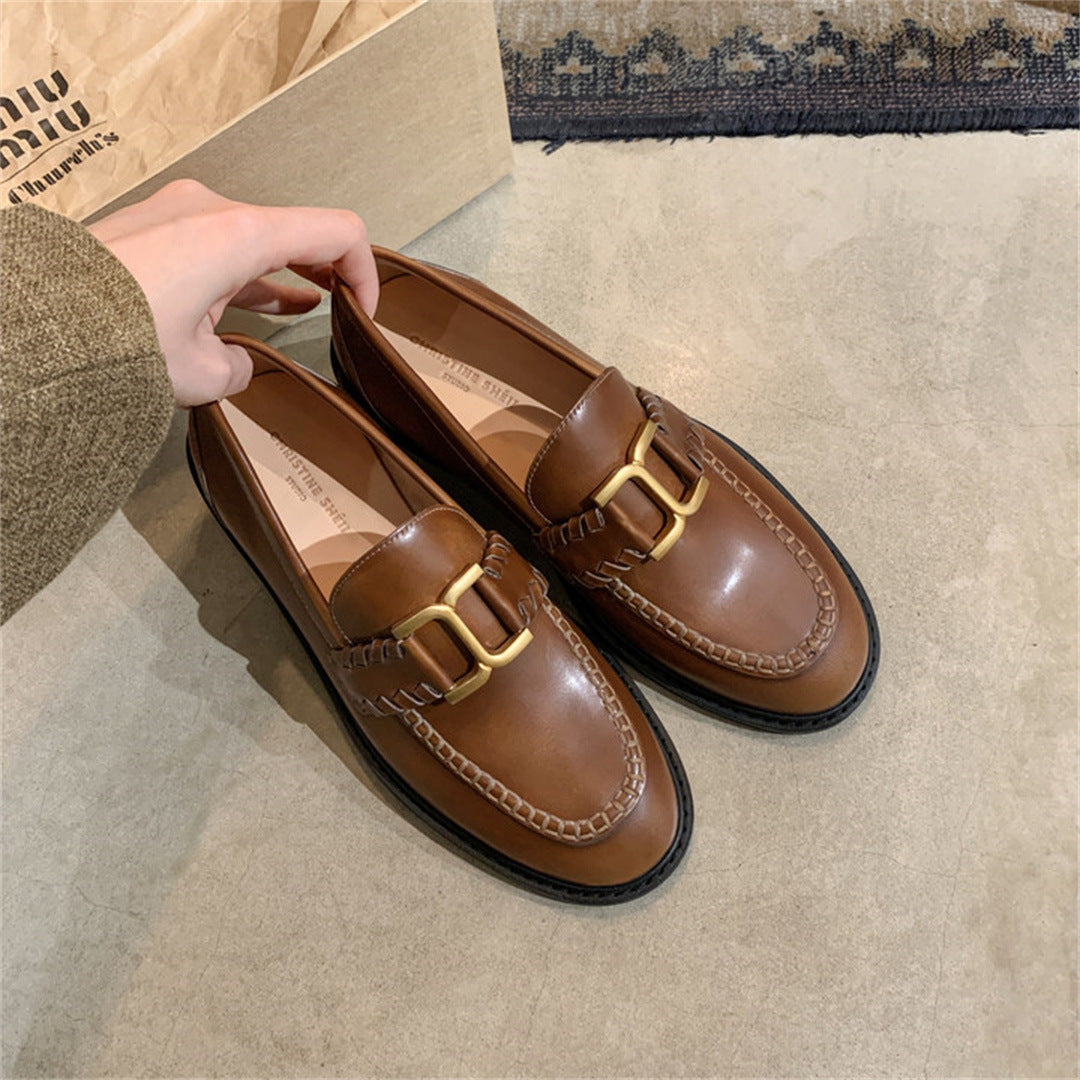 Elegante dames læder slippers med dekorative spænder Stilla