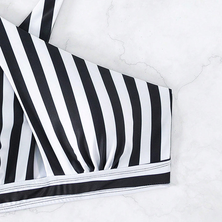 Dame sport-bikini top med elegant knude og stribet design Skovae