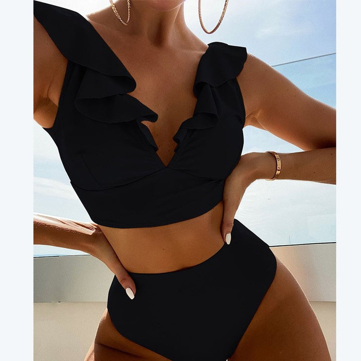 Damebikini med elegant ruffle design og højt skåret trusse Skovae