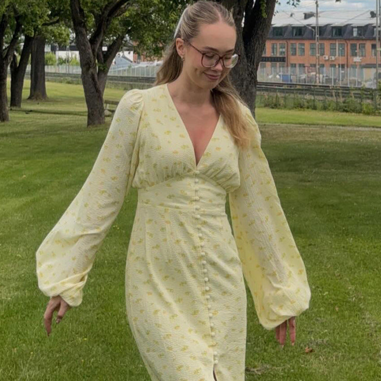 Dame maxikjole med elegant V-udskæring og voluminøse ærmer Stilla