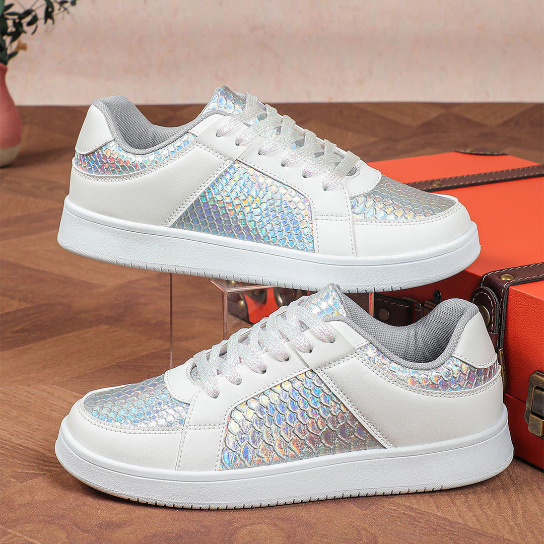 Dame Sneakers i moderne slangeskindslook Stilla