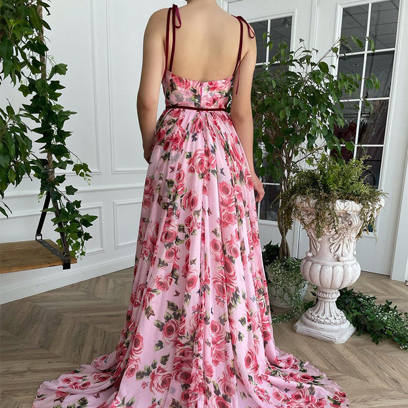 Dame maxikjole med elegant V-udskæring og blomsterdesign Stilla
