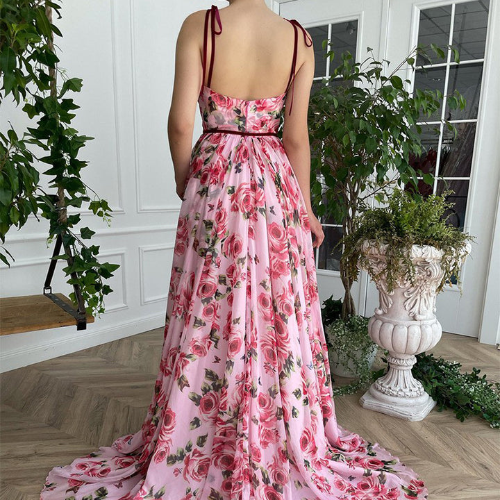 Dame maxikjole med elegant V-udskæring og blomsterdesign Stilla