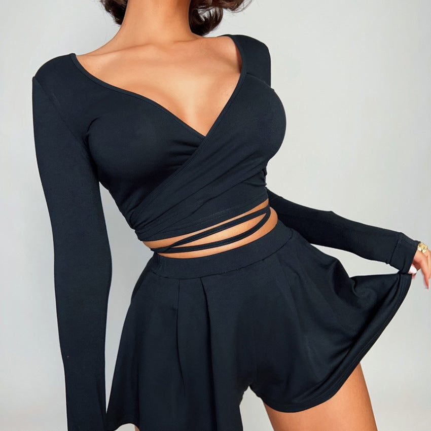 Damer afslappet ensemble med cropped top og korte, svingende shorts Stilla